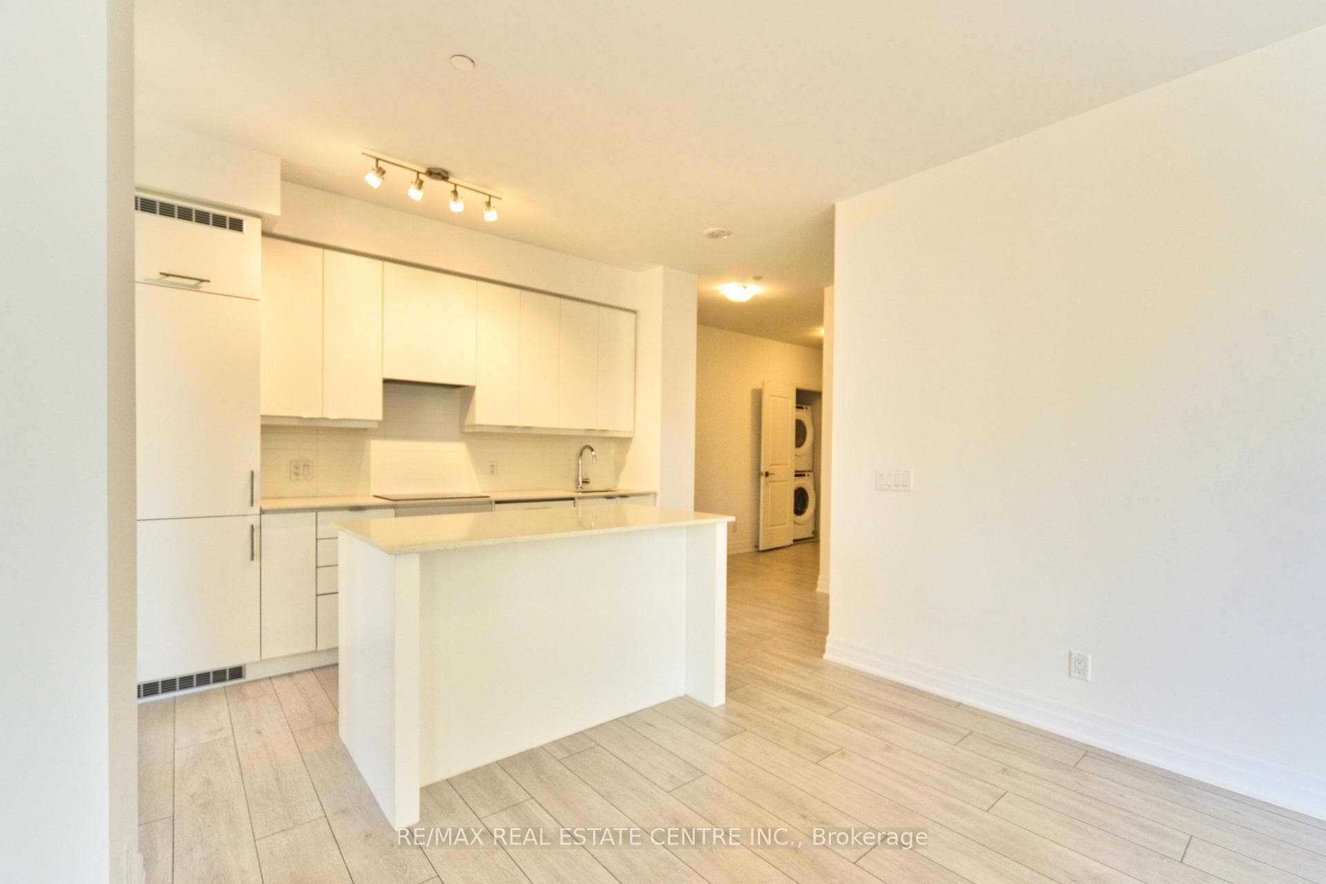 30 Elm Drive Unit 210 photo 21