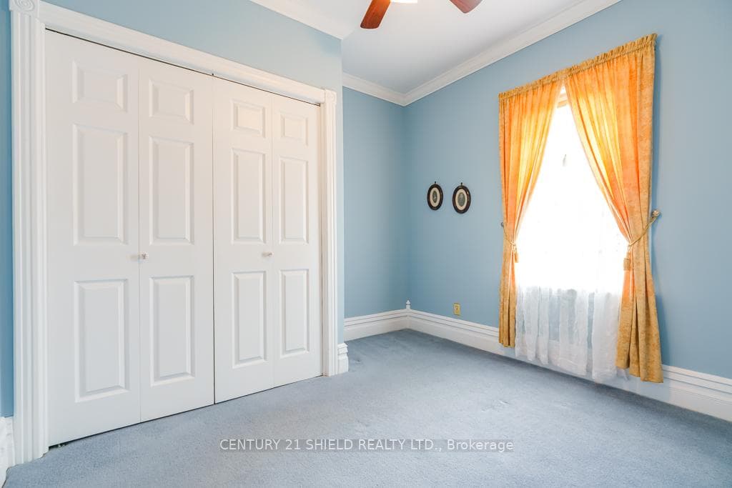 48 St George Street photo 17