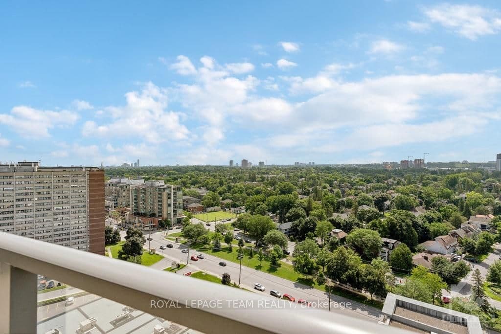 485 RICHMOND Road Unit 1710 photo 16