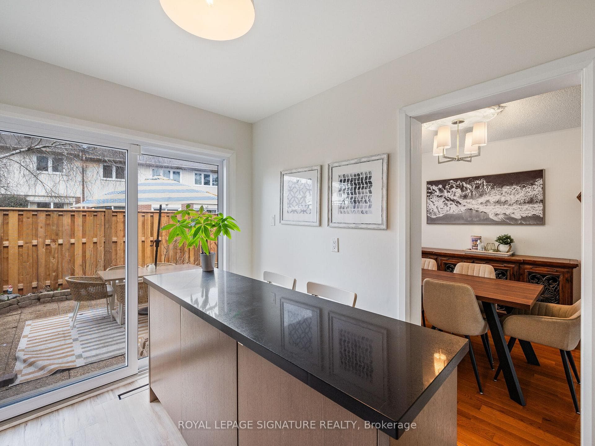 5169 Banting Court photo 16