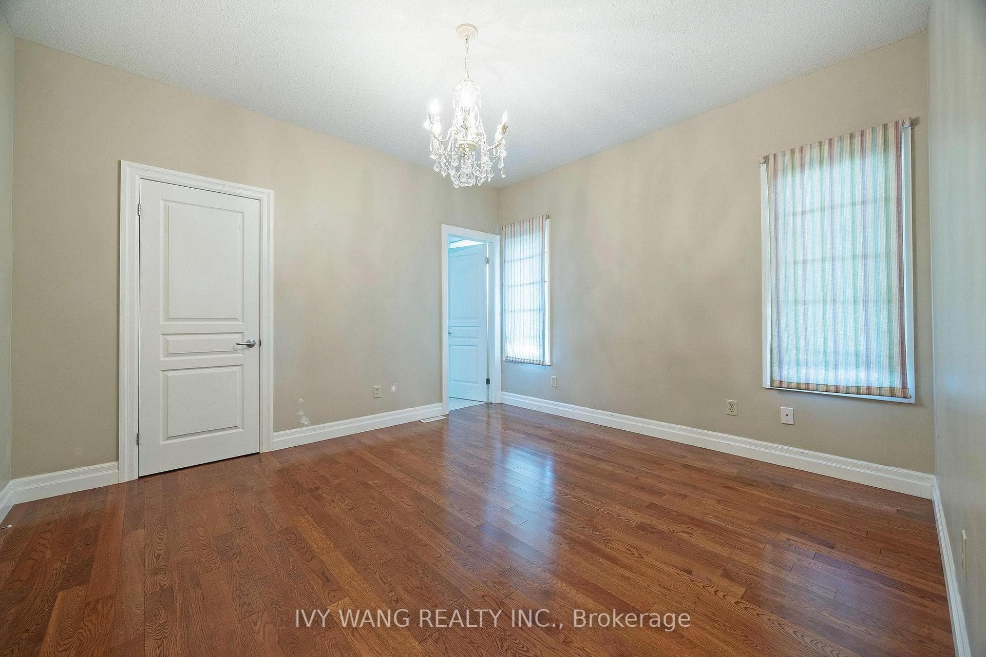 2080 BEAVERBROOK Avenue Unit 31 photo 14