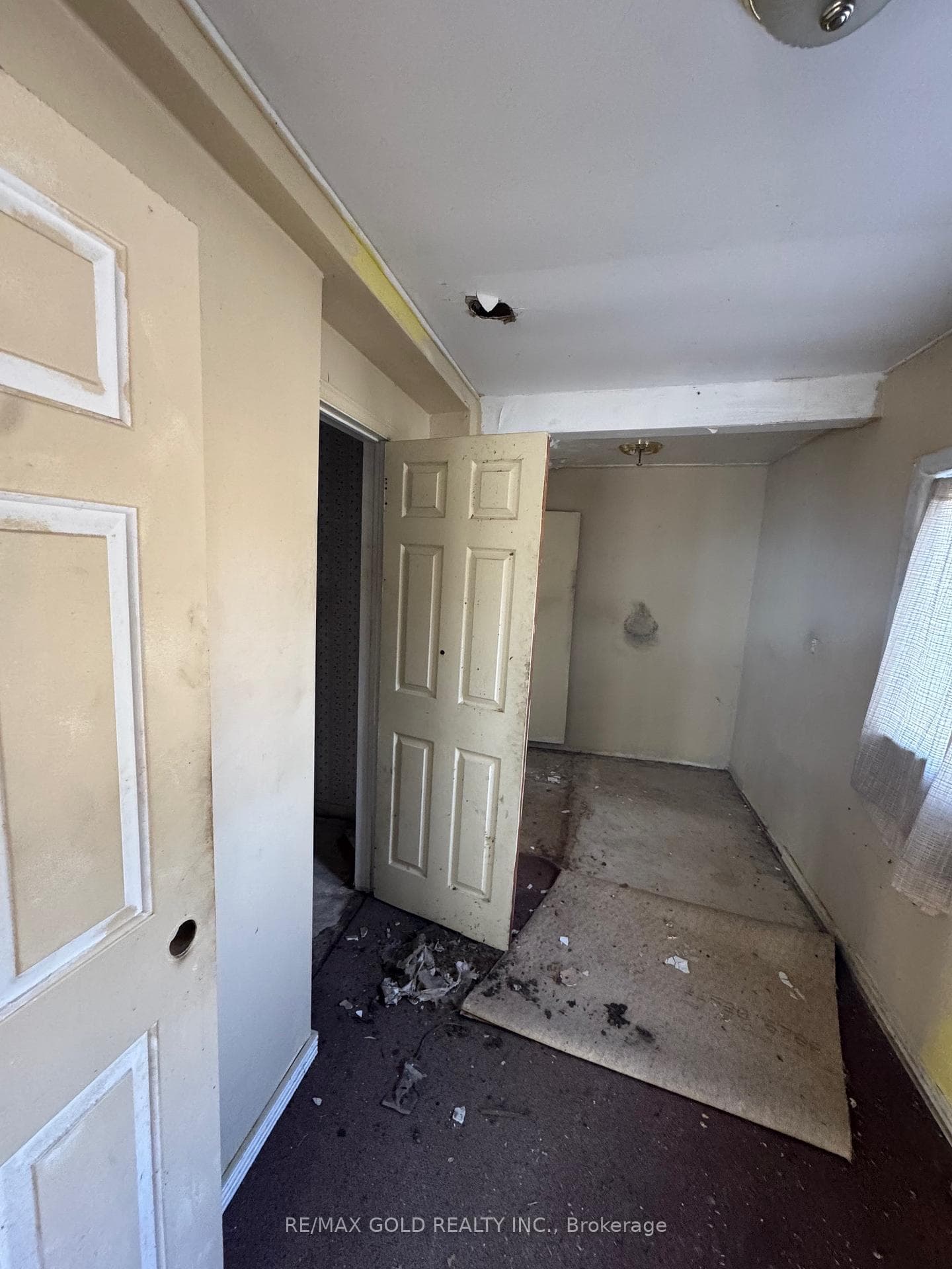 1040 Brook View Avenue photo 5