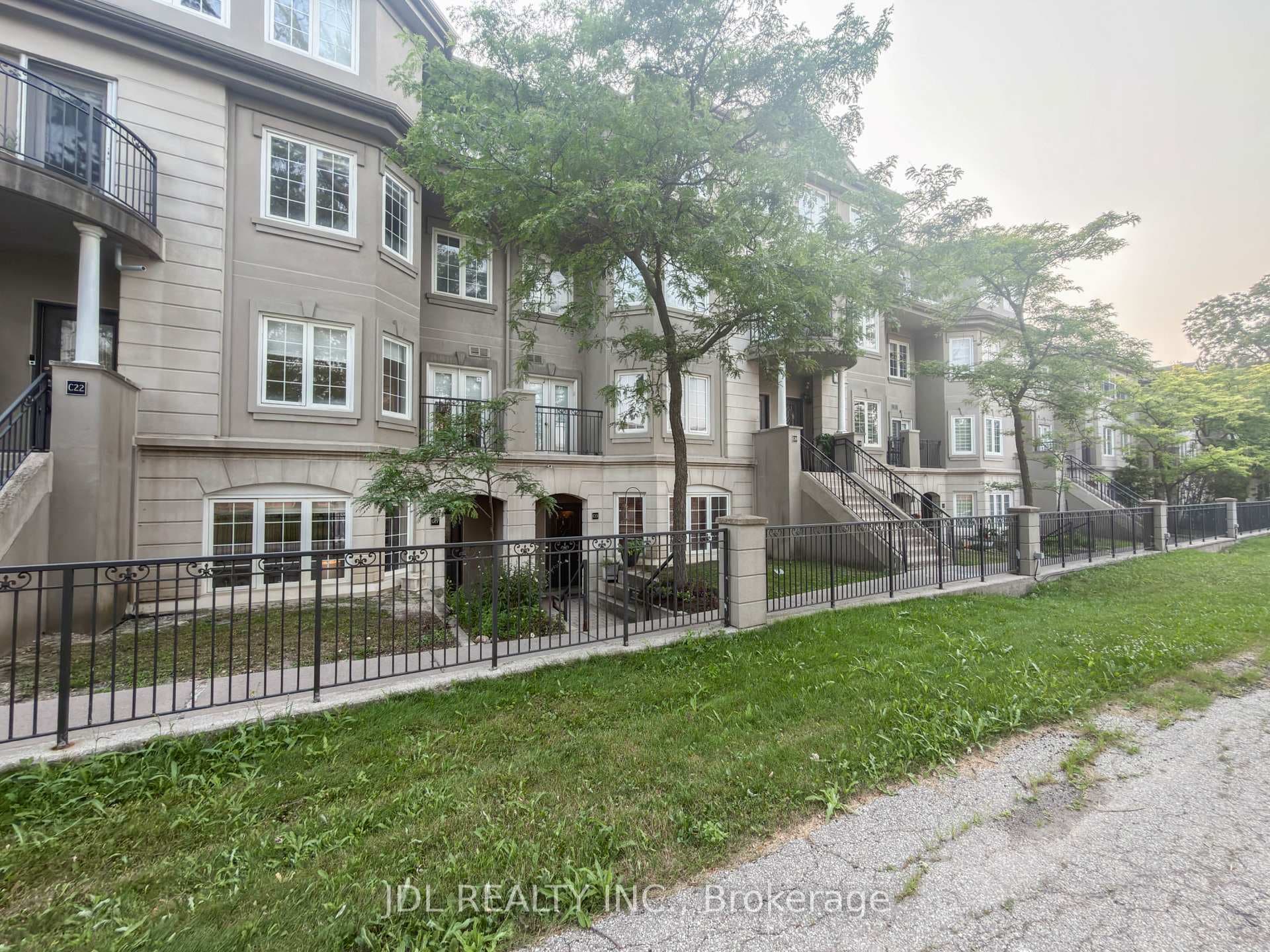 108 Finch Avenue Unit C17 photo 33