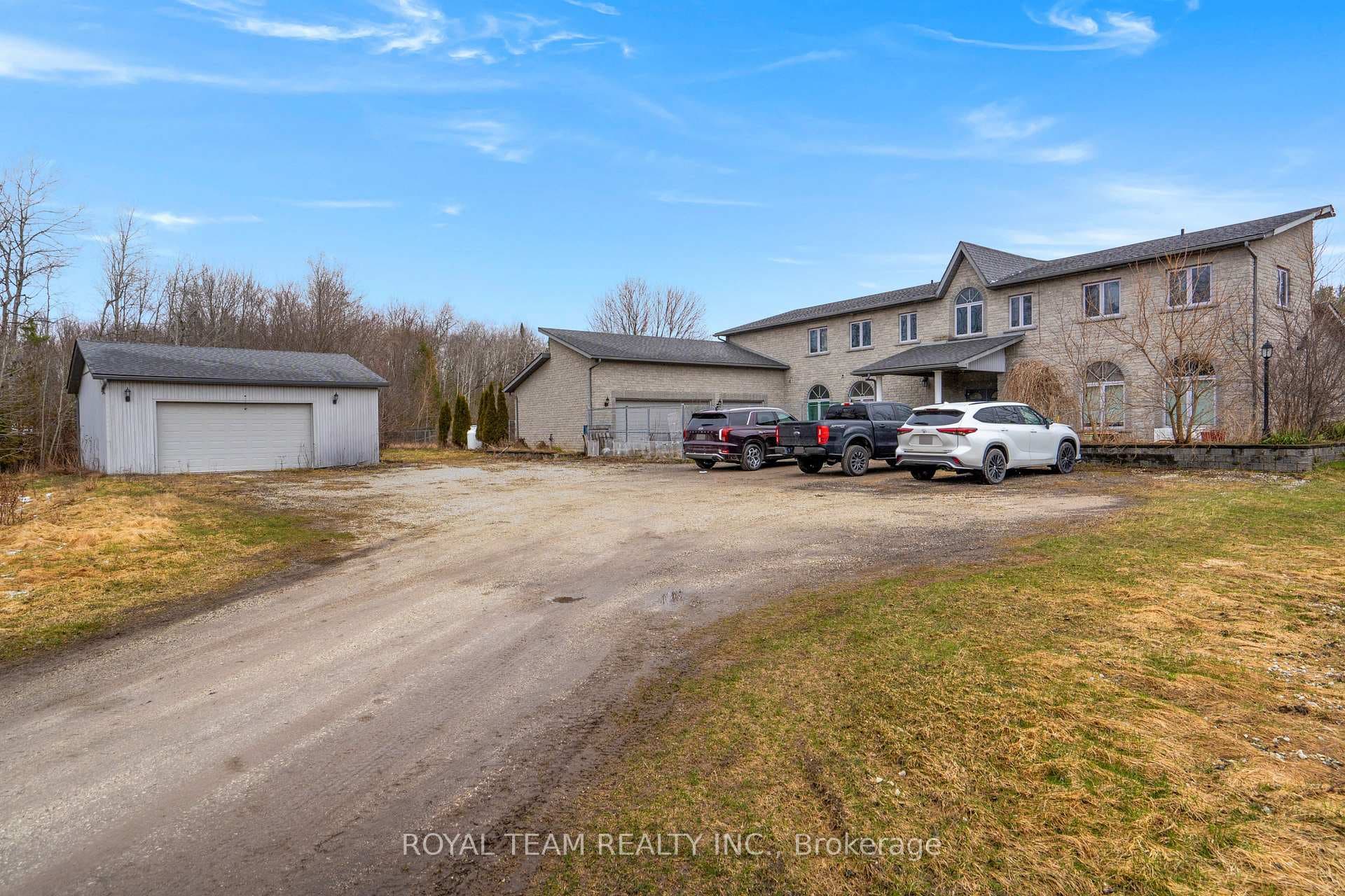 8479 8th Line photo 1