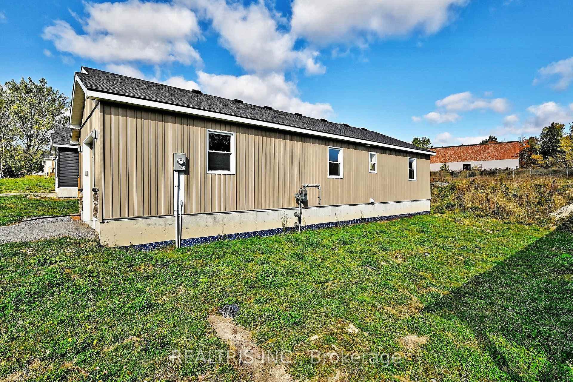 148 Patricia Street photo 34