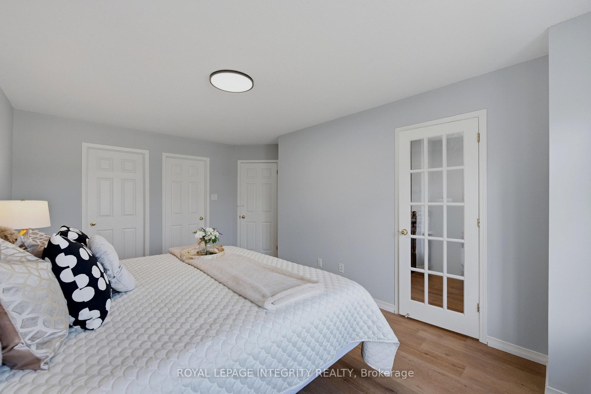 160 DEERCROFT Avenue photo 18