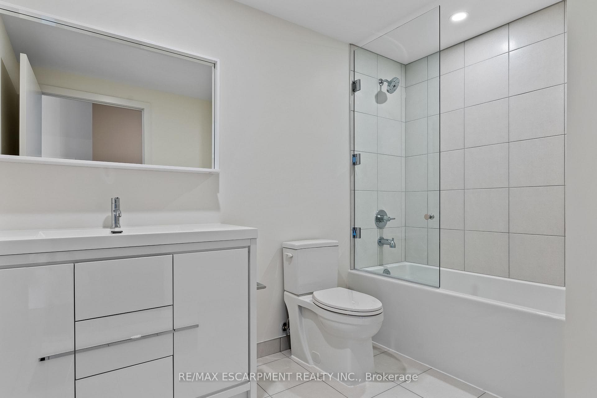 212 King William Street Unit 619 photo 8