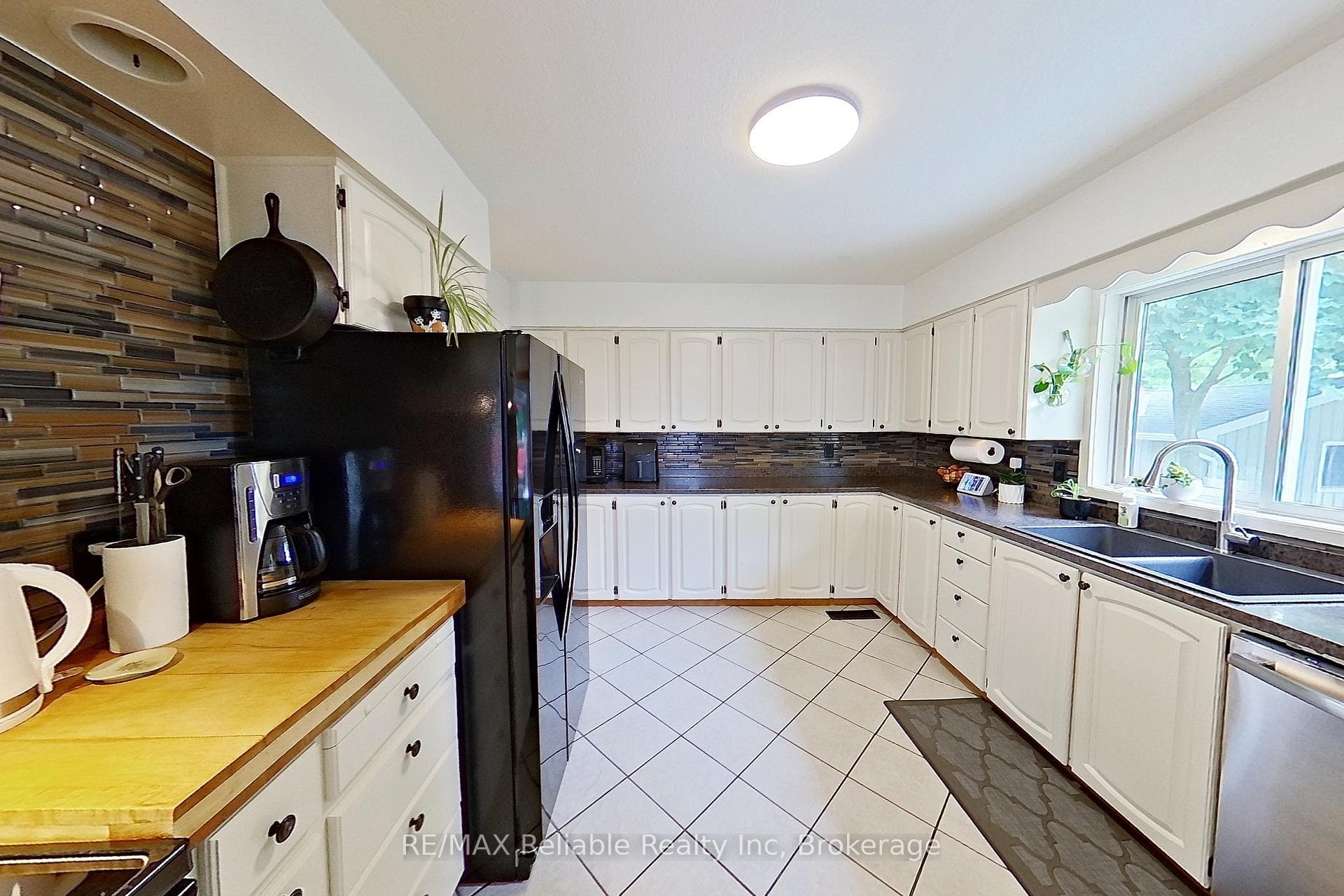 212 James Street photo 8