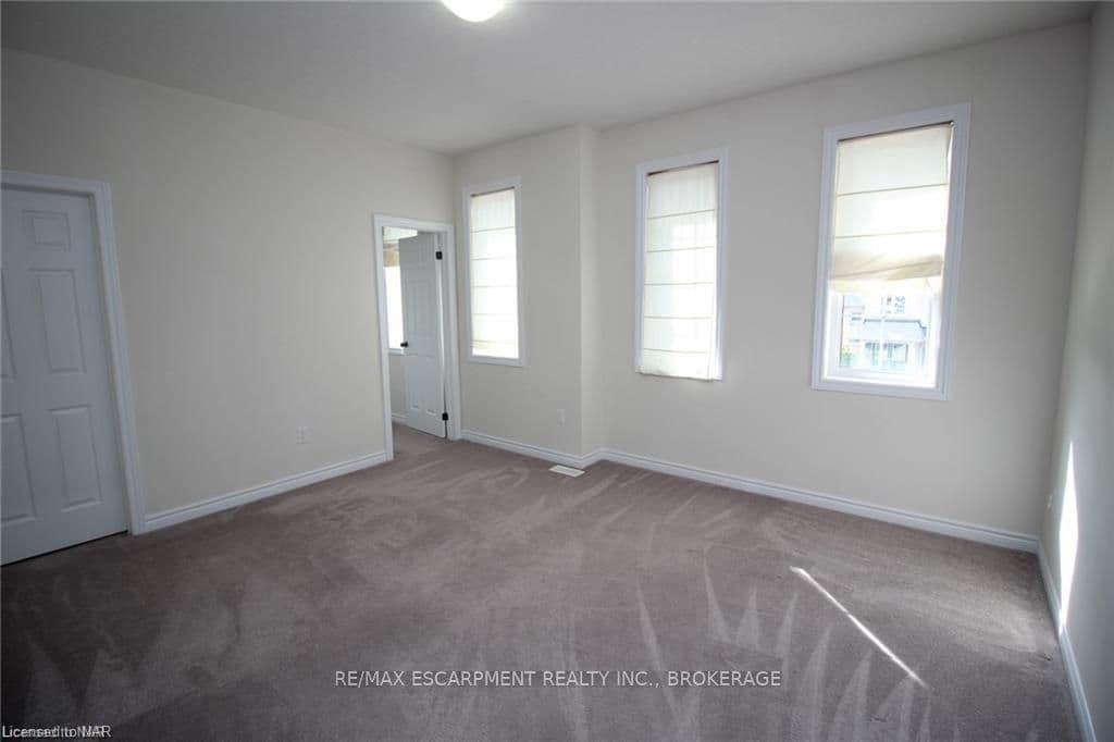 8592 SWEET CHESTNUT Road Unit UPPER photo 10