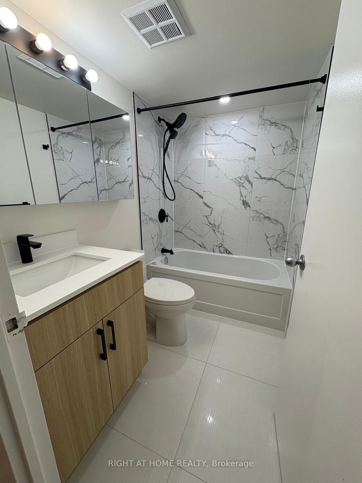 633 Bay Street Unit 2309 photo 11