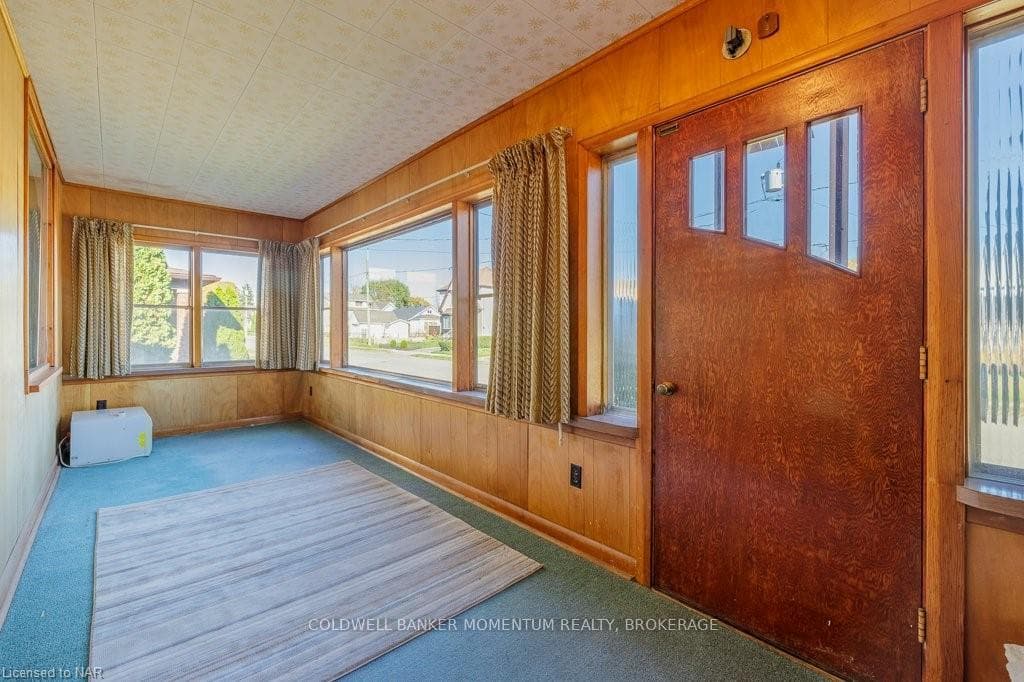 4667 SIXTH Avenue photo 6
