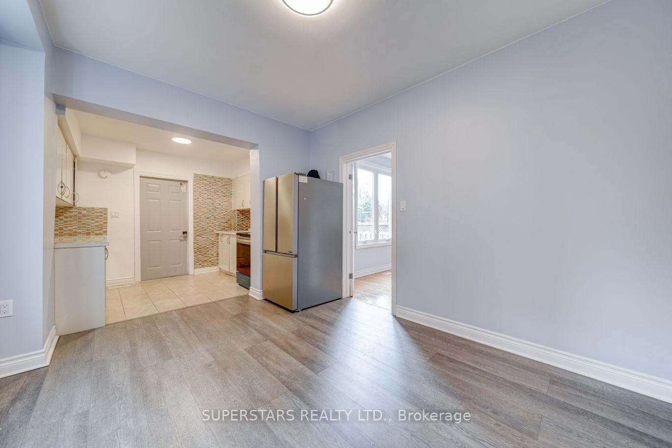 1587 DUFFERIN Street photo 8