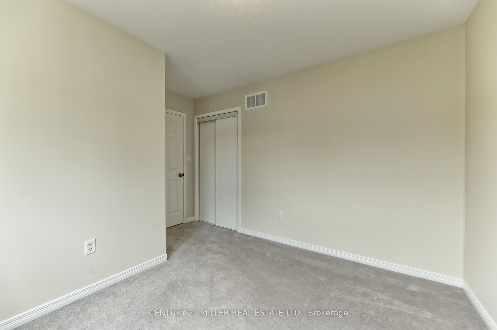 126 Merrilee Crescent photo 16