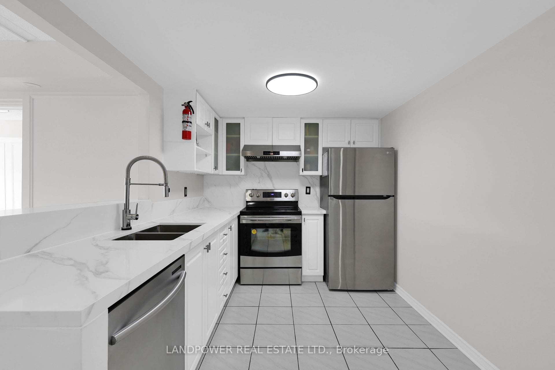 160 Wellington Street Unit 301 photo 48