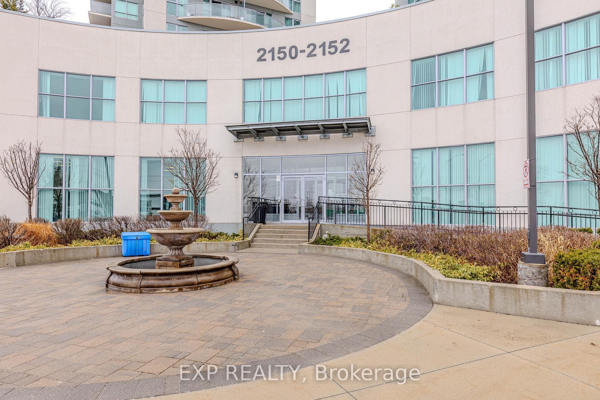 2152 Lawrence Avenue Unit 807 photo 2