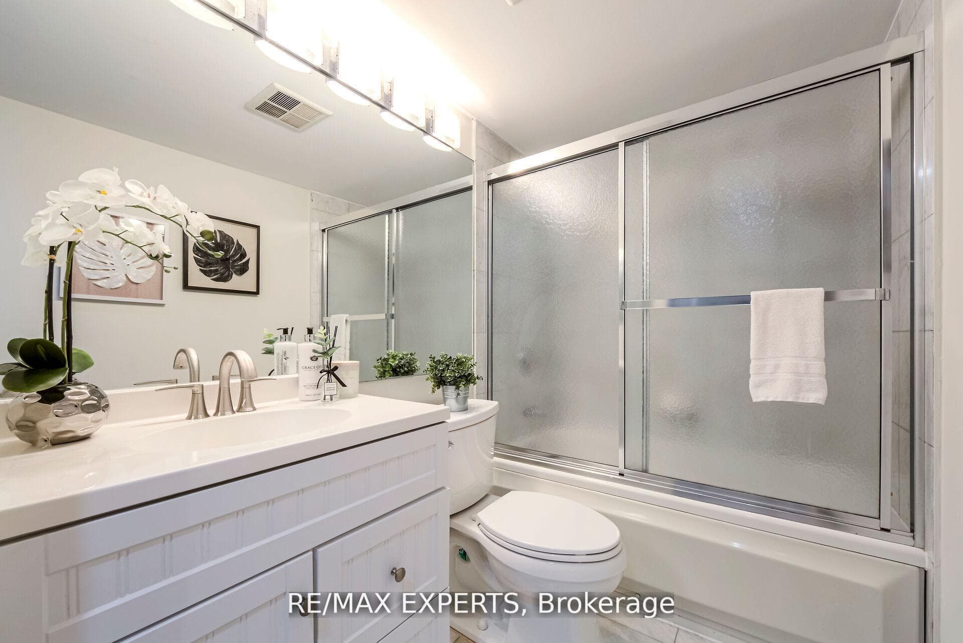 942 Yonge Street Unit 1006 photo 33