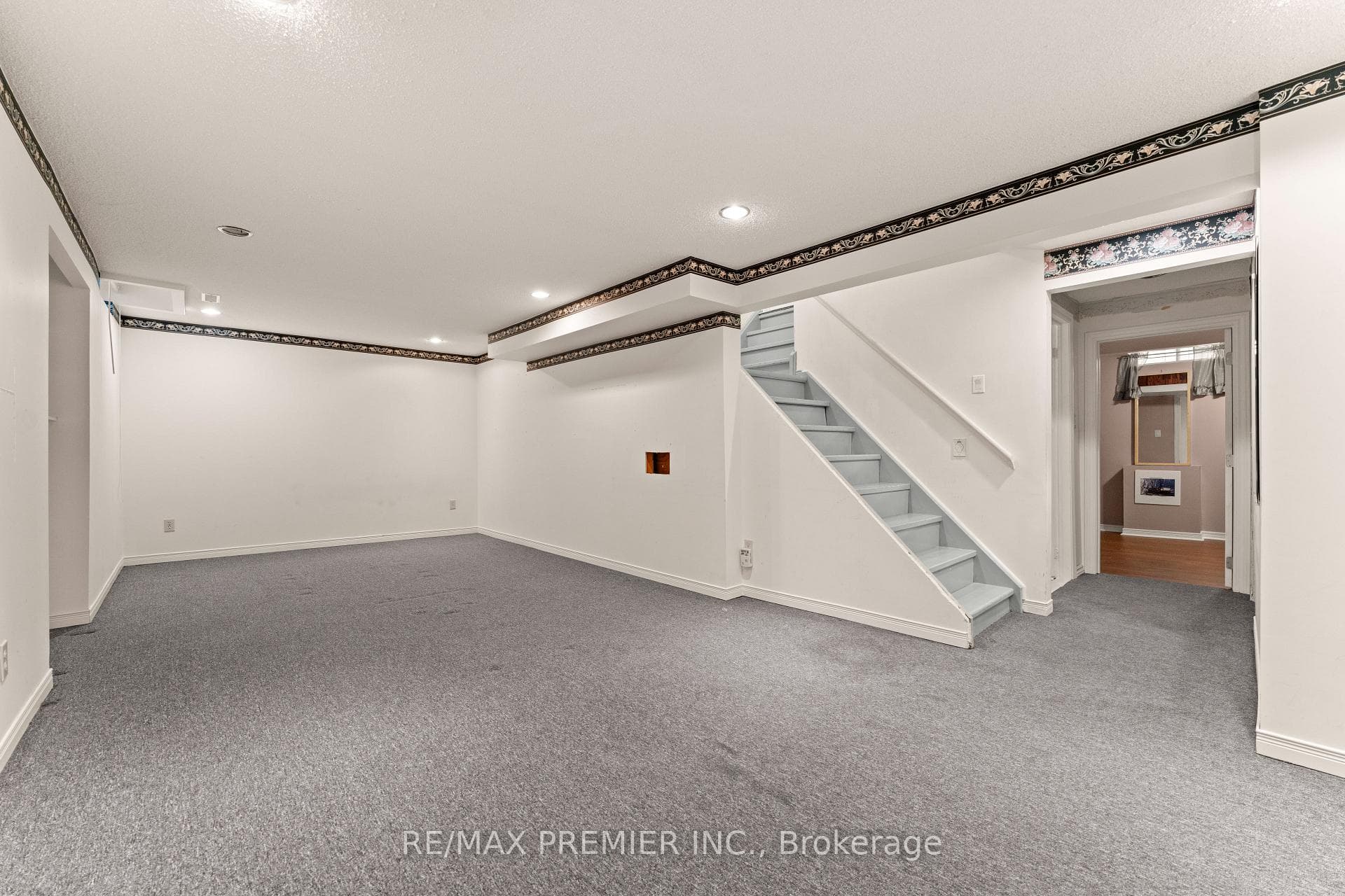 96 Reynier Drive photo 29