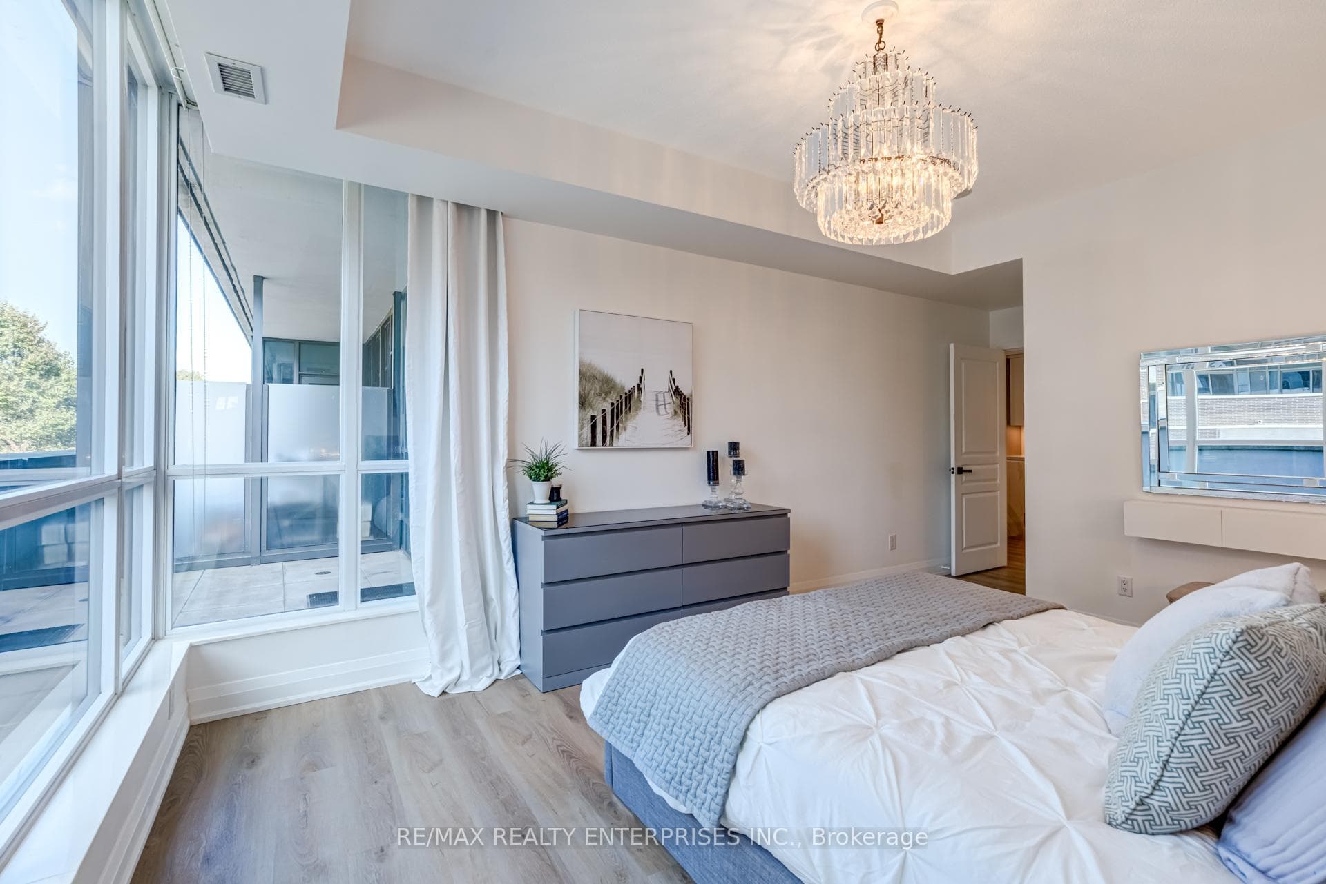 1 Hurontario Street Unit 213 photo 18
