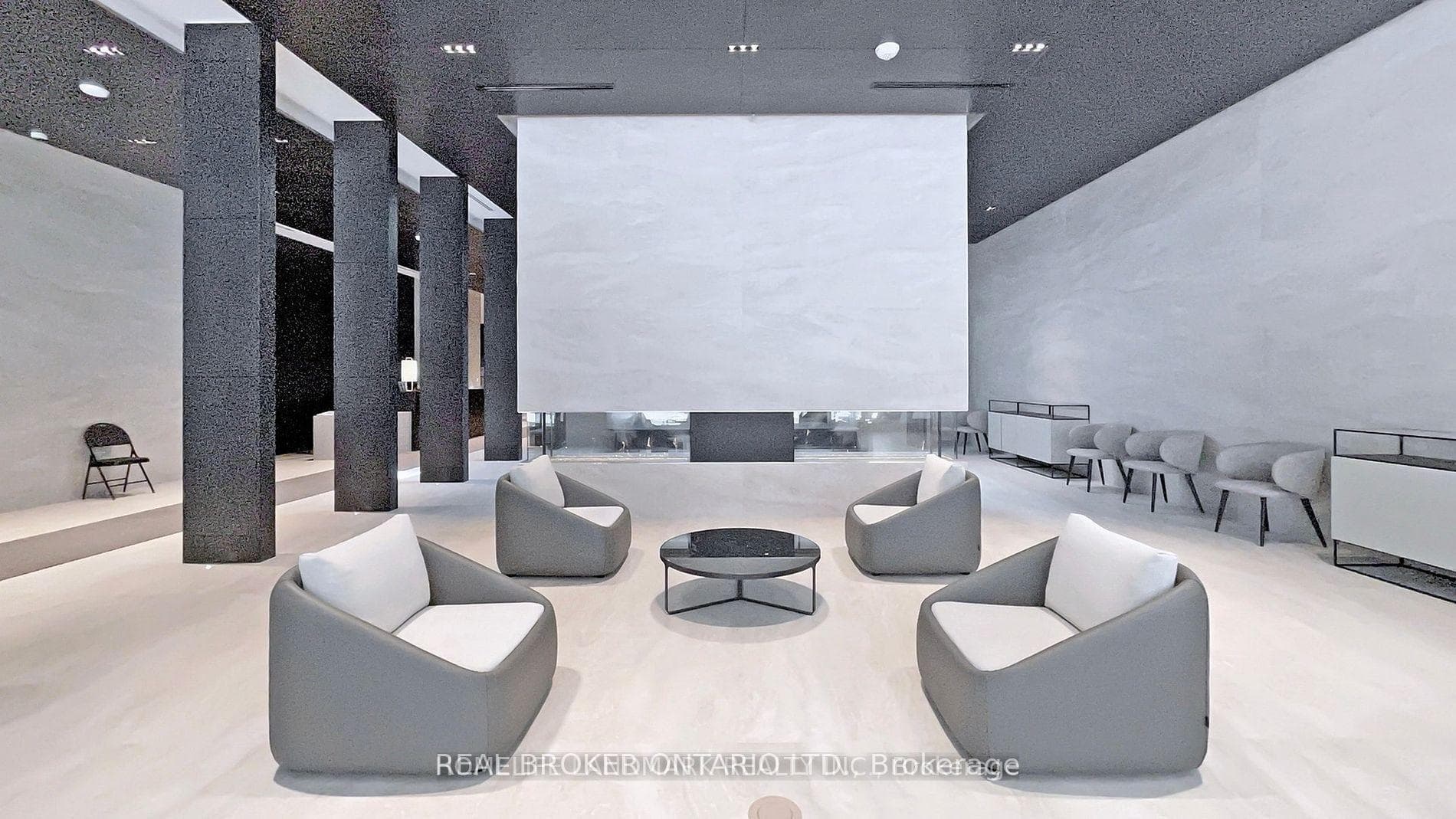 2221 Yonge Street Unit 3705 photo 9