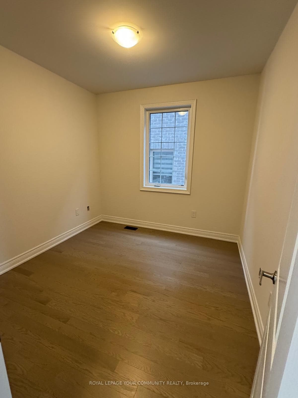 181 Rowe (Main Floor) Street photo 24