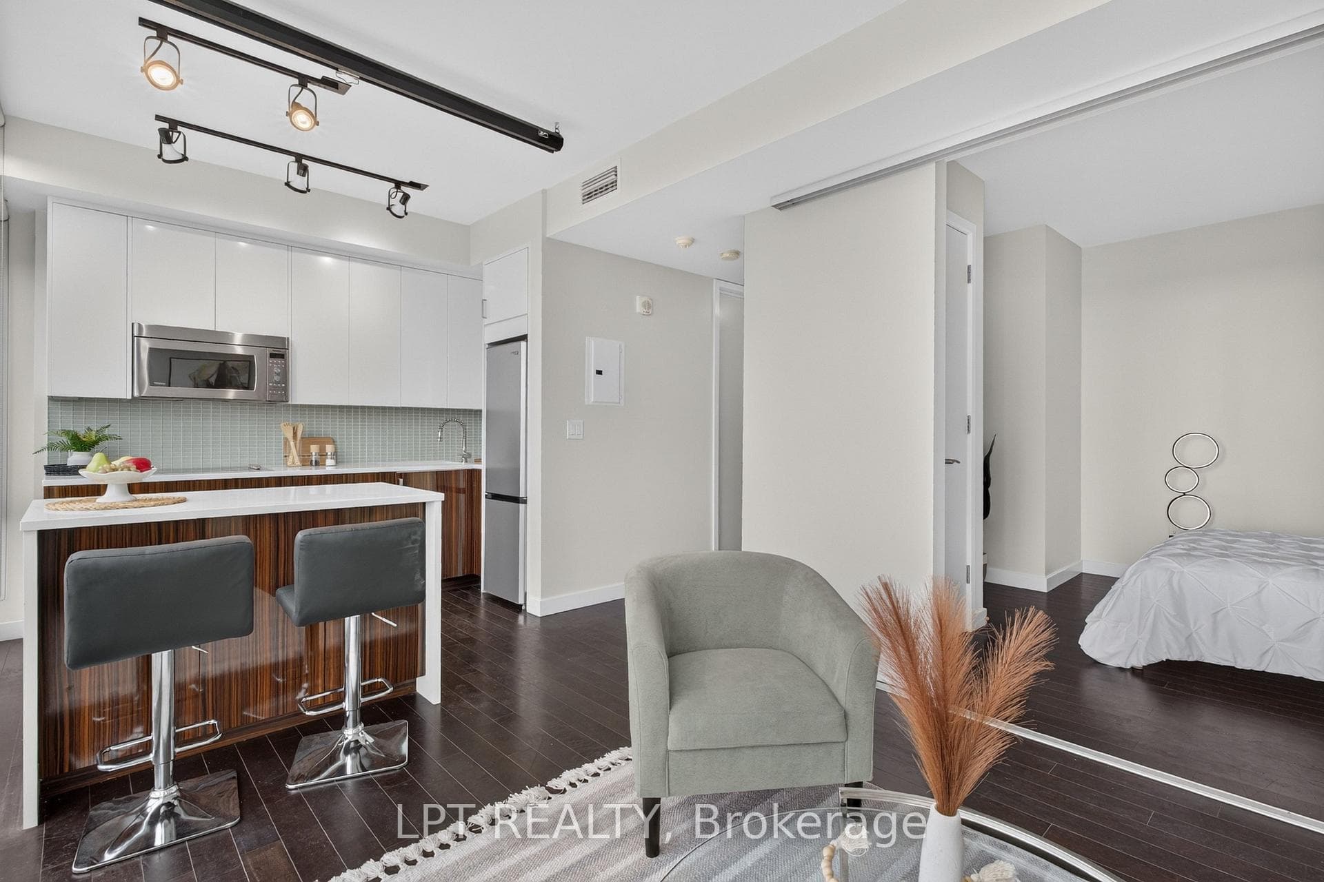 201 Parkdale Avenue Unit 1004 photo 8