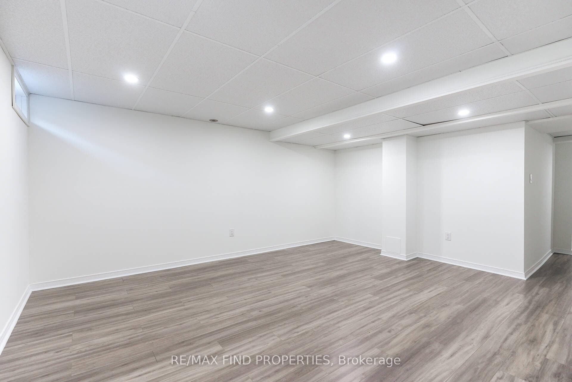 930 Hasselfeldt Heights photo 33