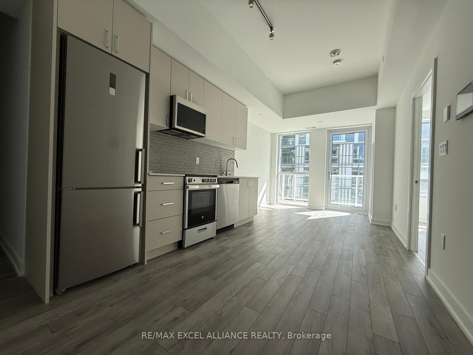 1005 Dundas Street Unit 506 photo 6