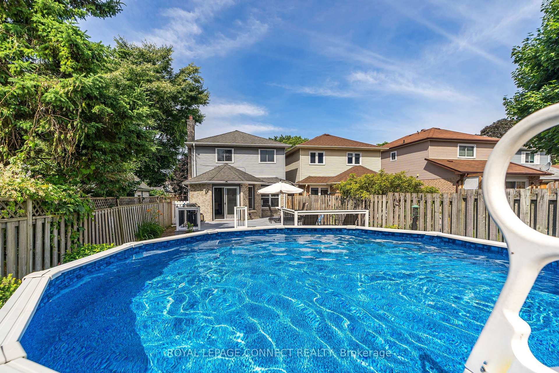 139 Adele Crescent photo 25