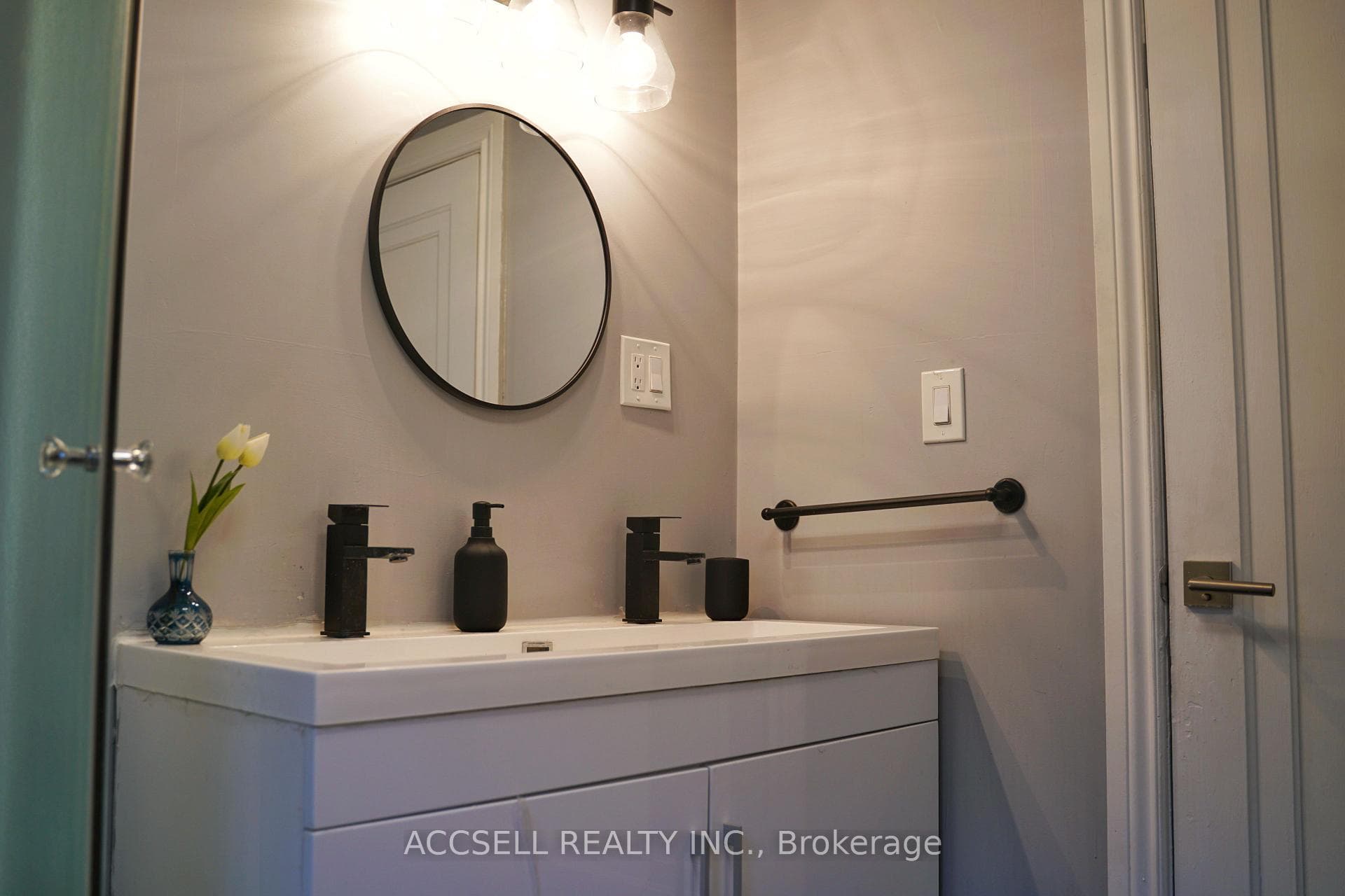 1069 Dixie Road photo 23