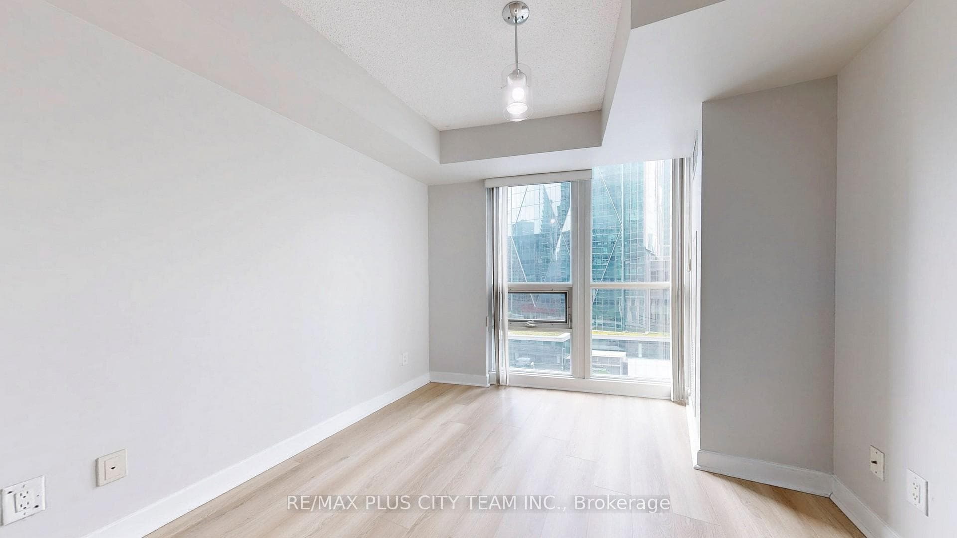 18 Harbour Street Unit 1305 photo 17