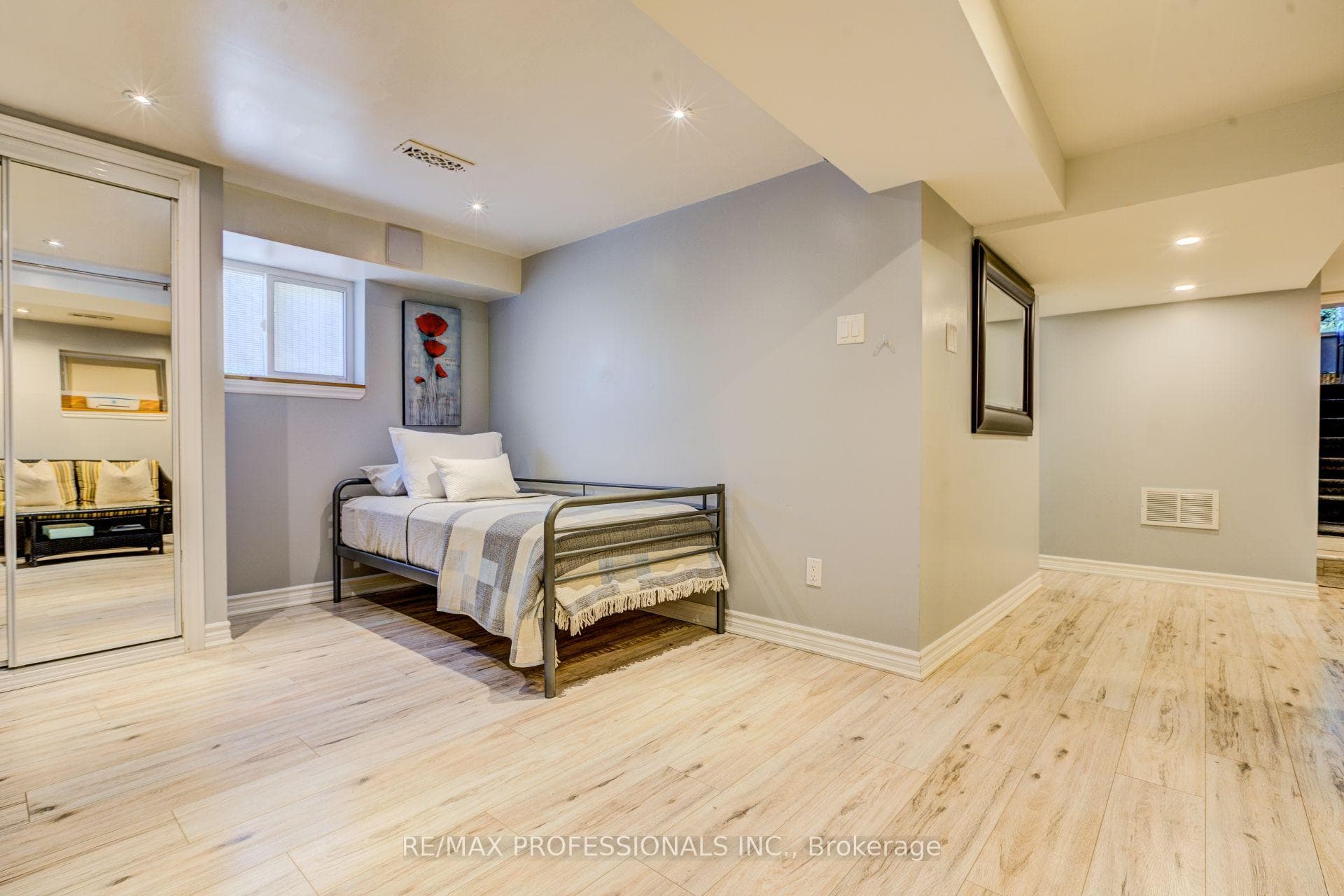 39 Rosemeade Avenue photo 31