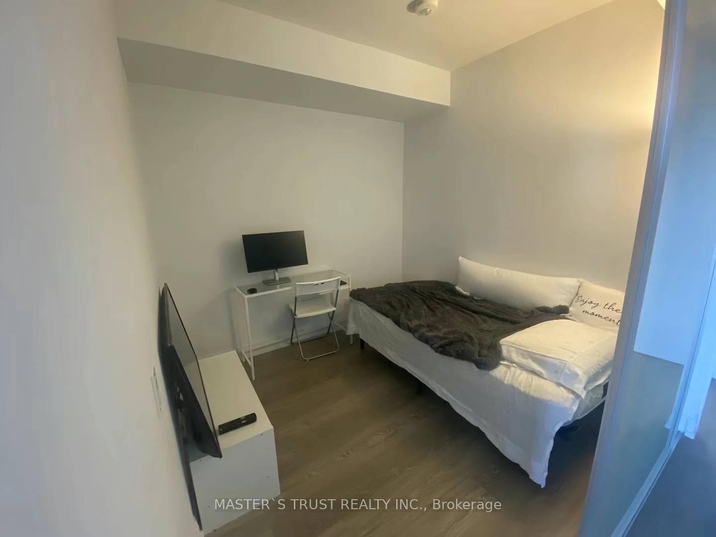 181 Dundas Street Unit 4006 photo 6