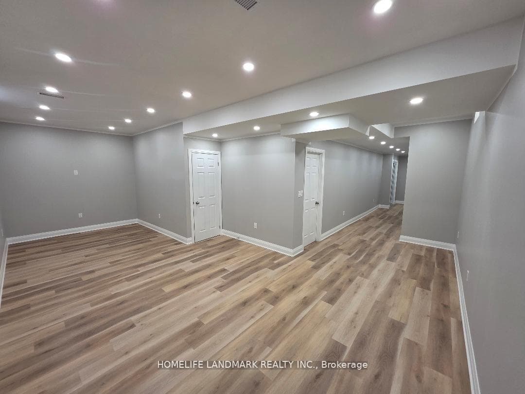 18 Tyler Avenue photo 37