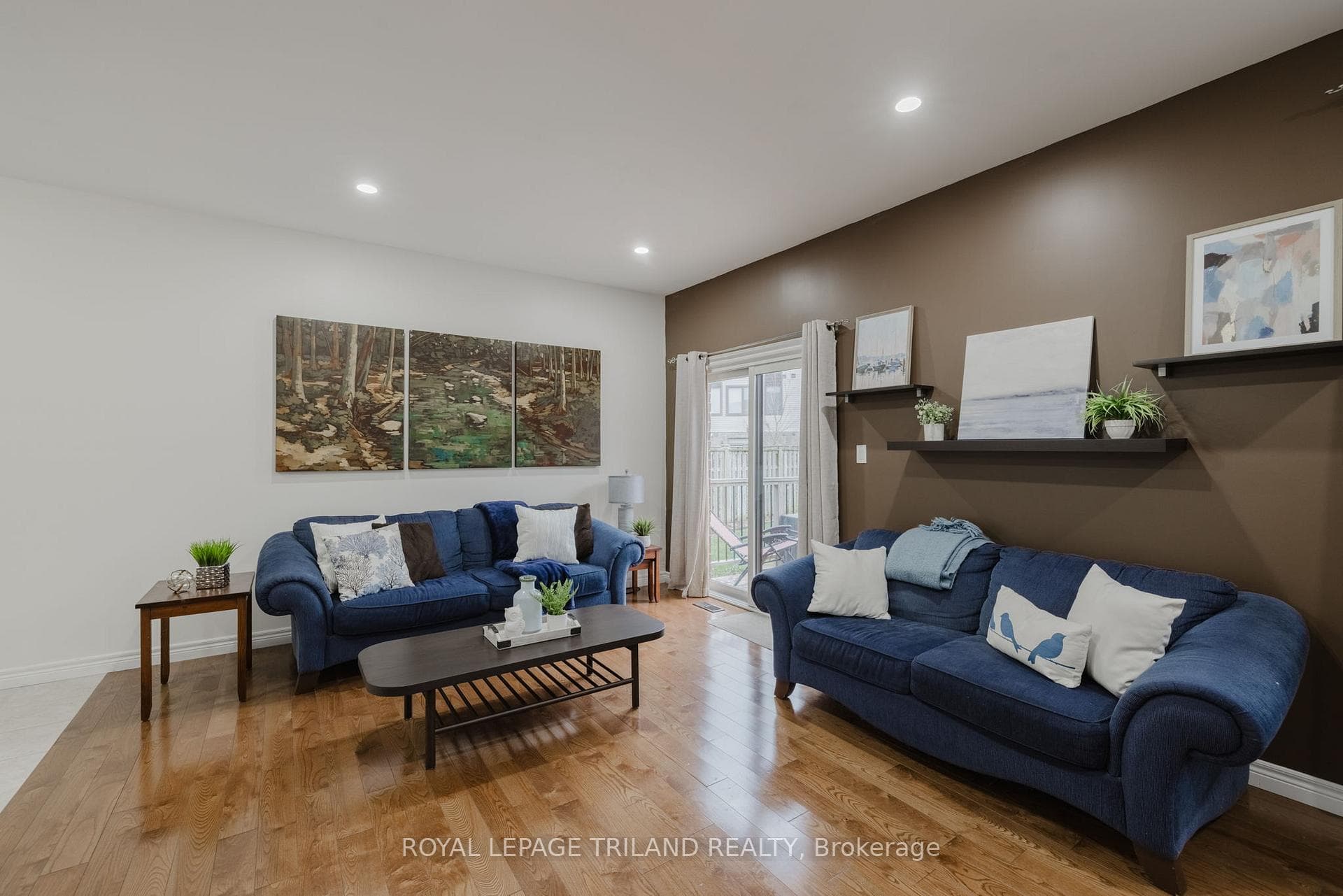 711 Springwood Crescent photo 10