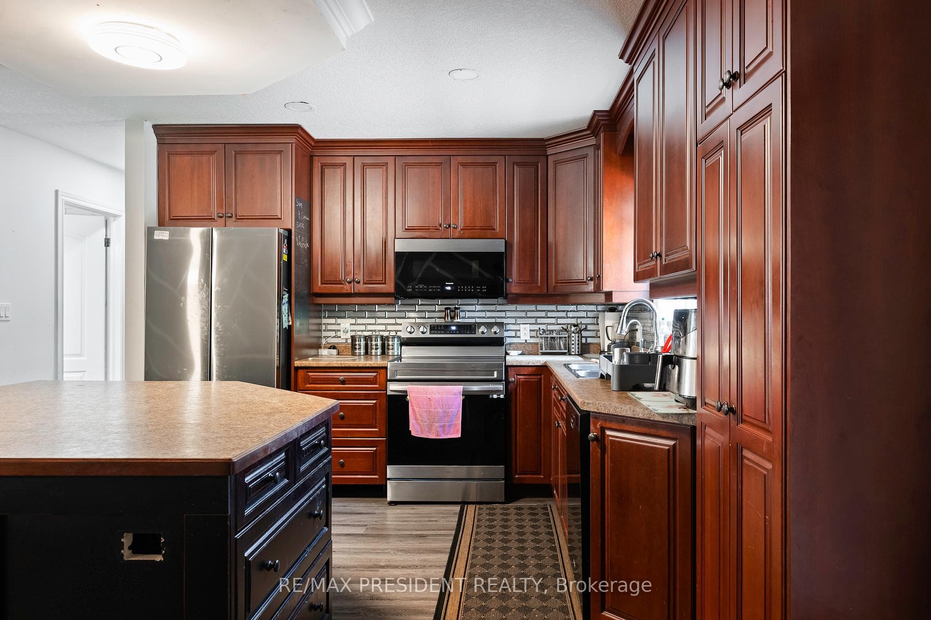 181 Edward Street photo 31