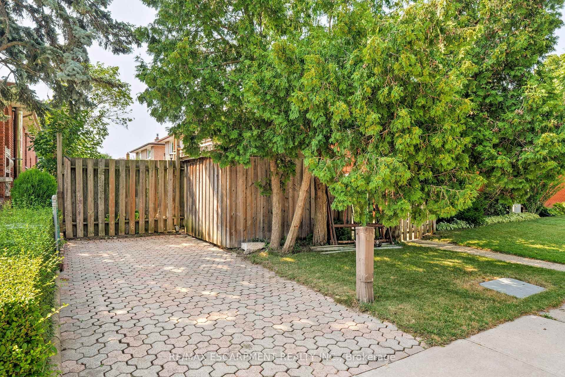 4 Beston Drive photo 22