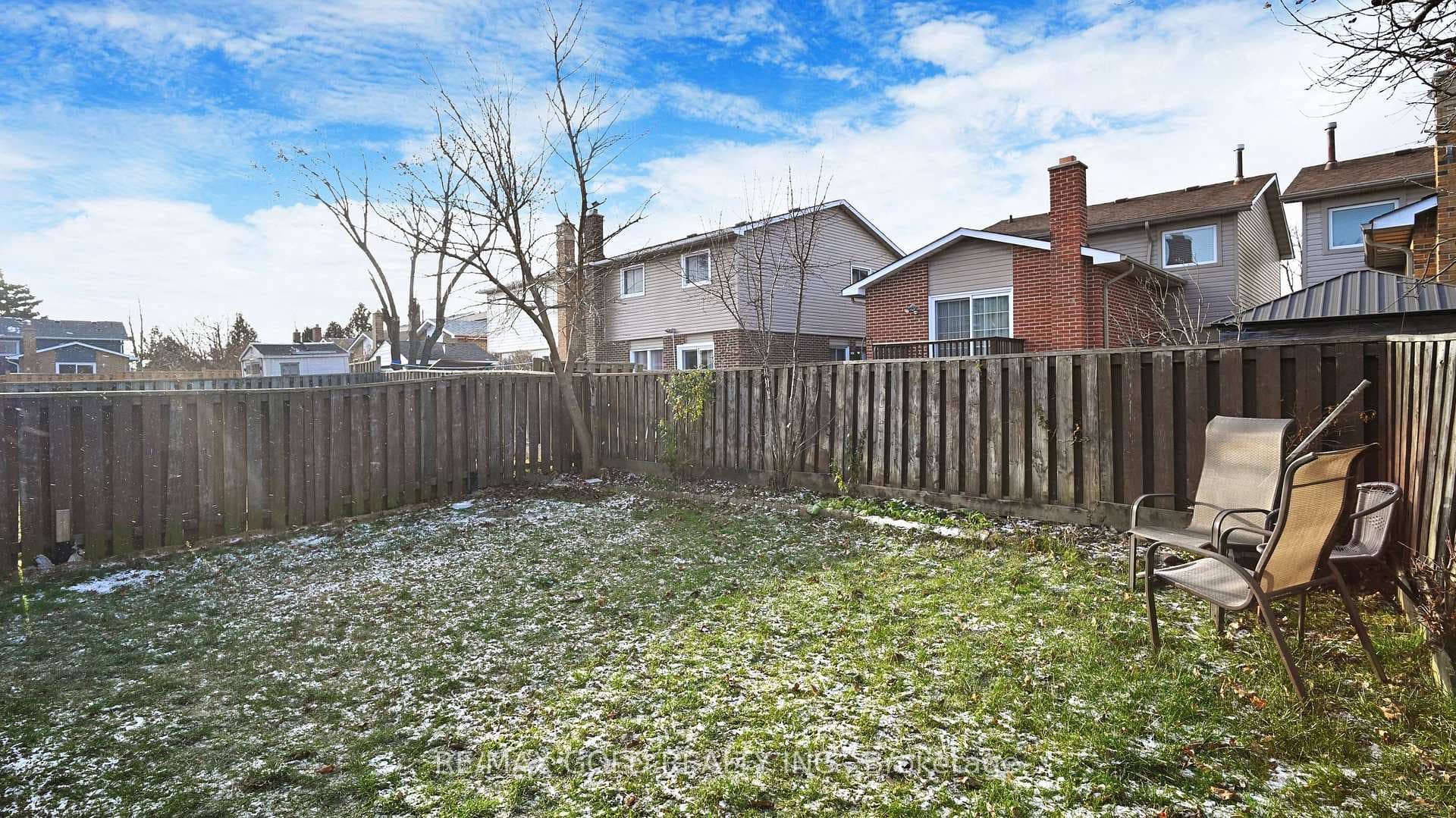 35 Lady Stewart Boulevard photo 37