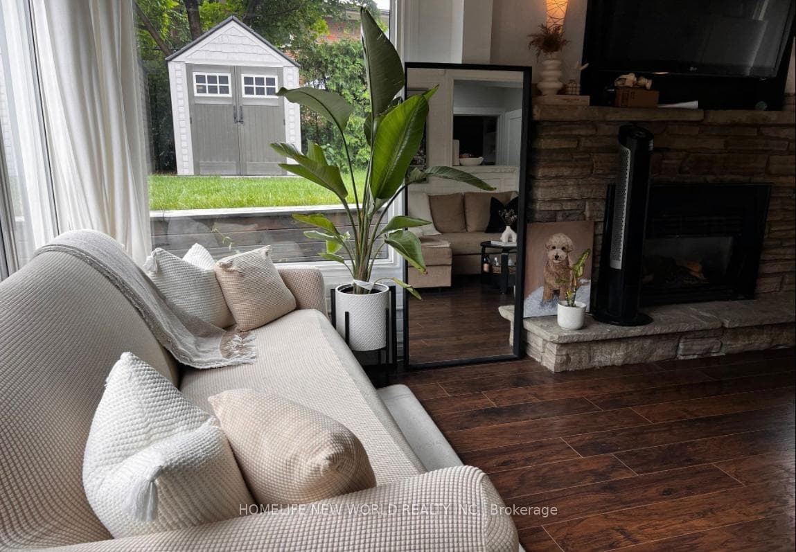 30 Castlegrove Boulevard Unit Upper Sunroom+Lower Level photo 8
