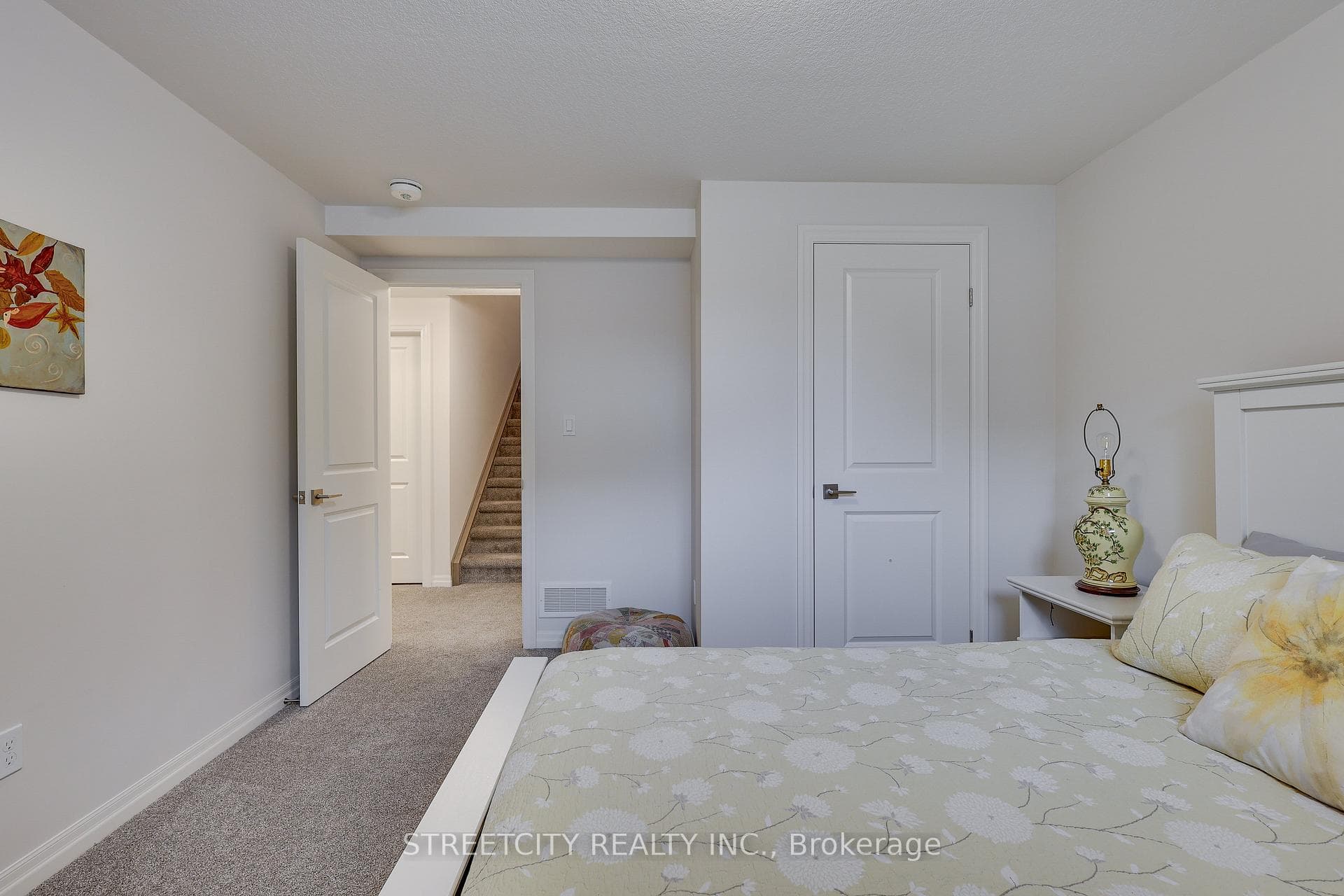 12 CORTLAND Terrace photo 30