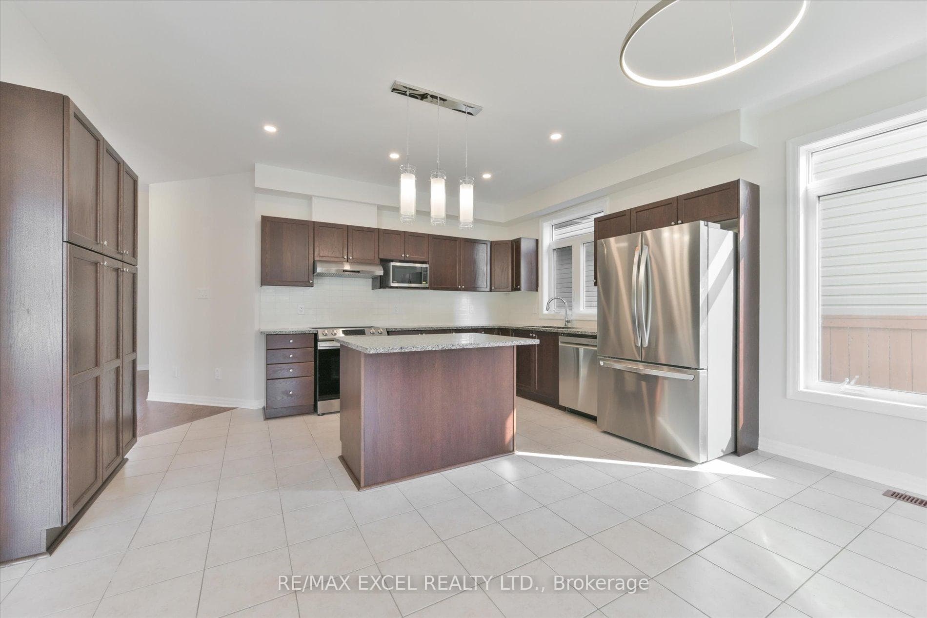 516 Peerless Street photo 10
