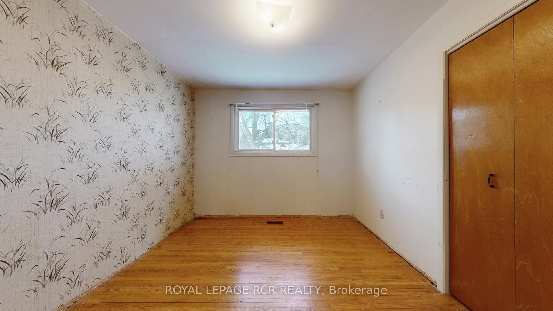 827 Legge Court photo 17