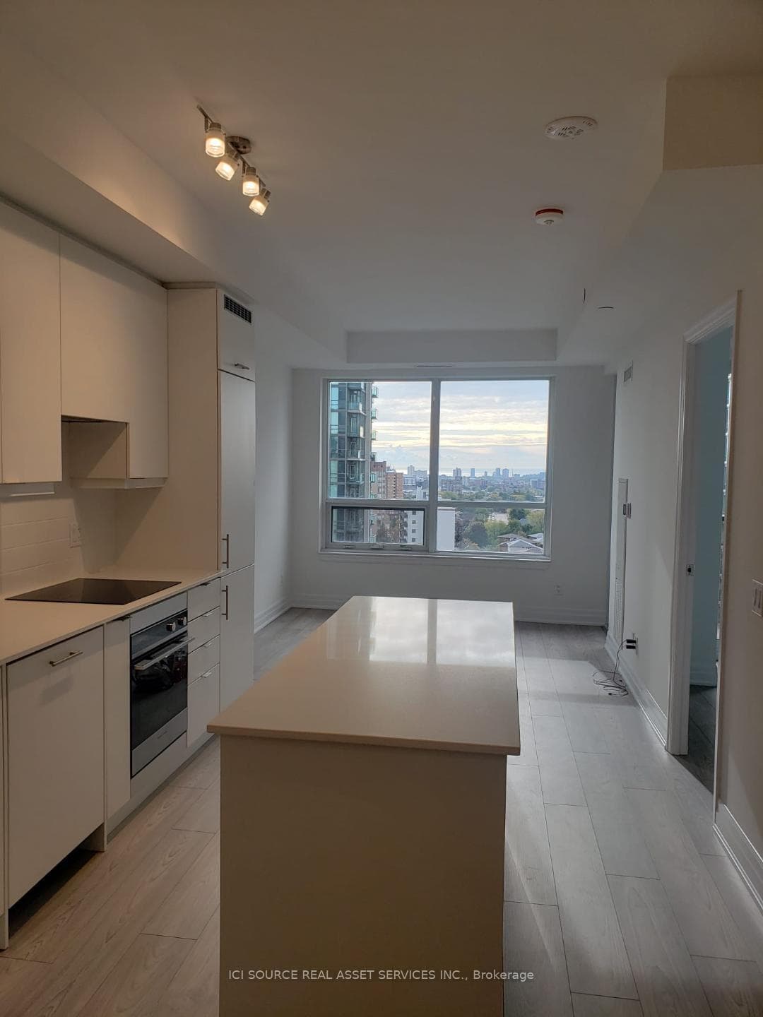 36 Elm Drive Unit 1206 photo 3