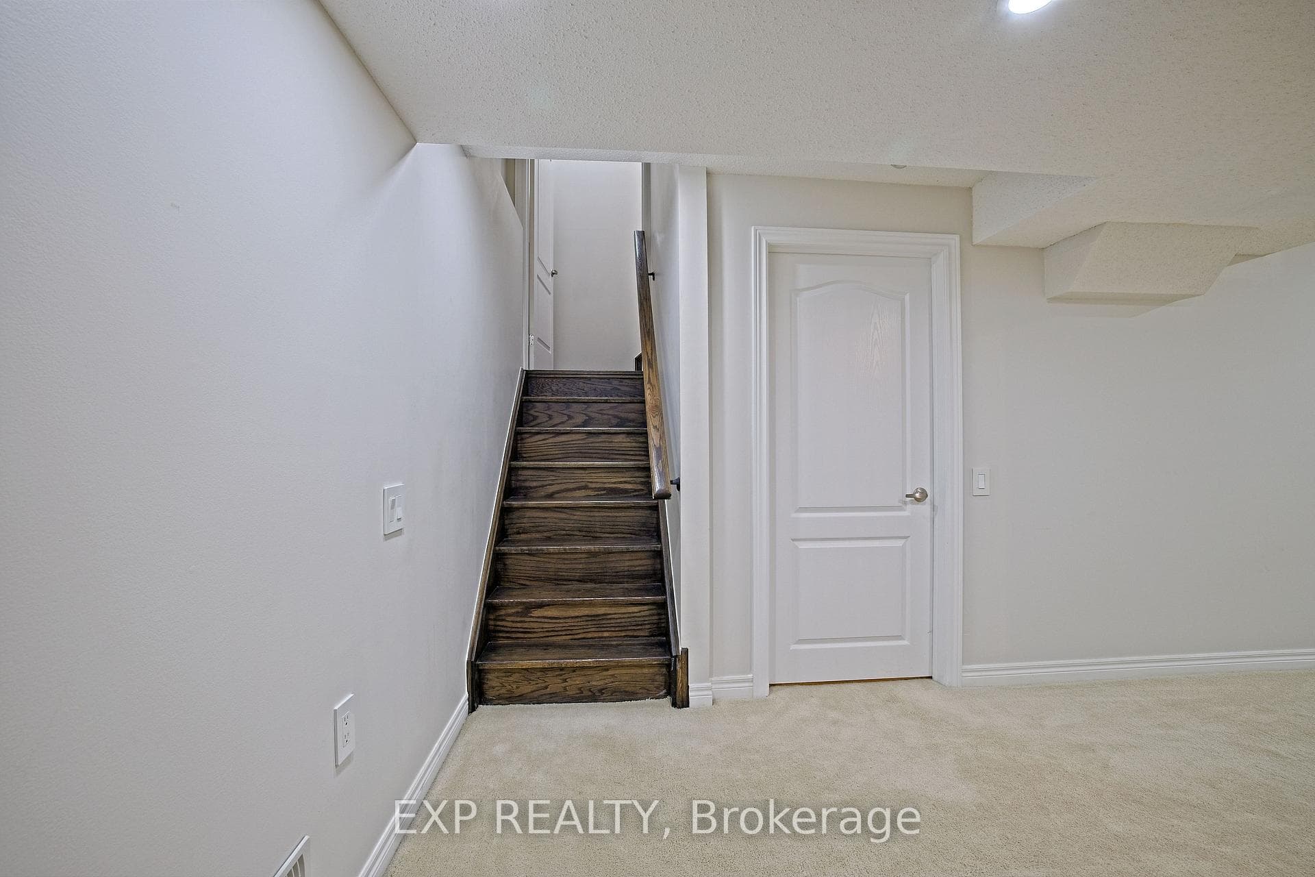 520 Dougall Avenue photo 23
