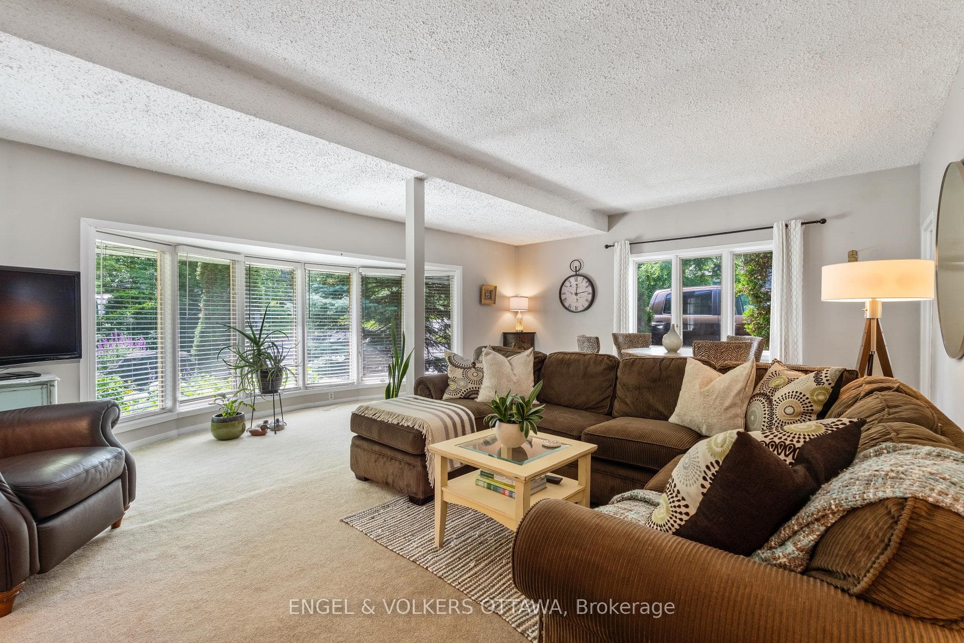 1119 Tighe Street photo 5