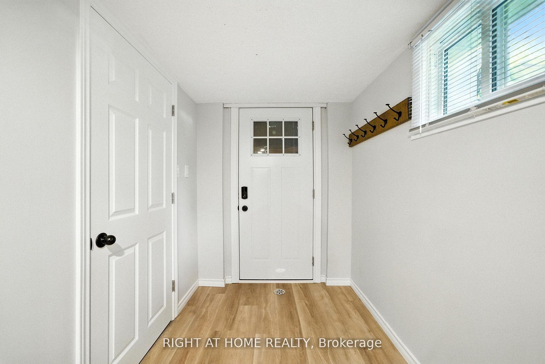 675 Myrtle Road photo 29