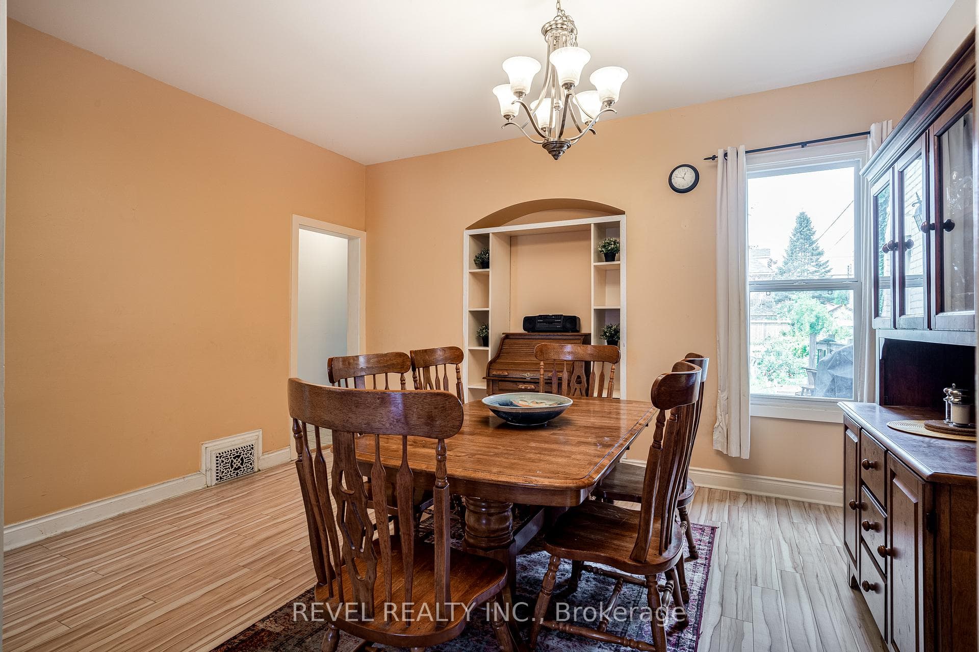 67 Emerald Street photo 10