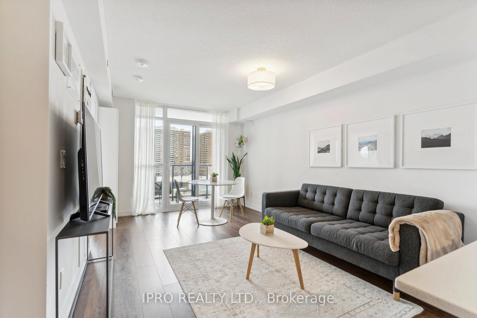 8 Trent Avenue Unit 702 photo 4