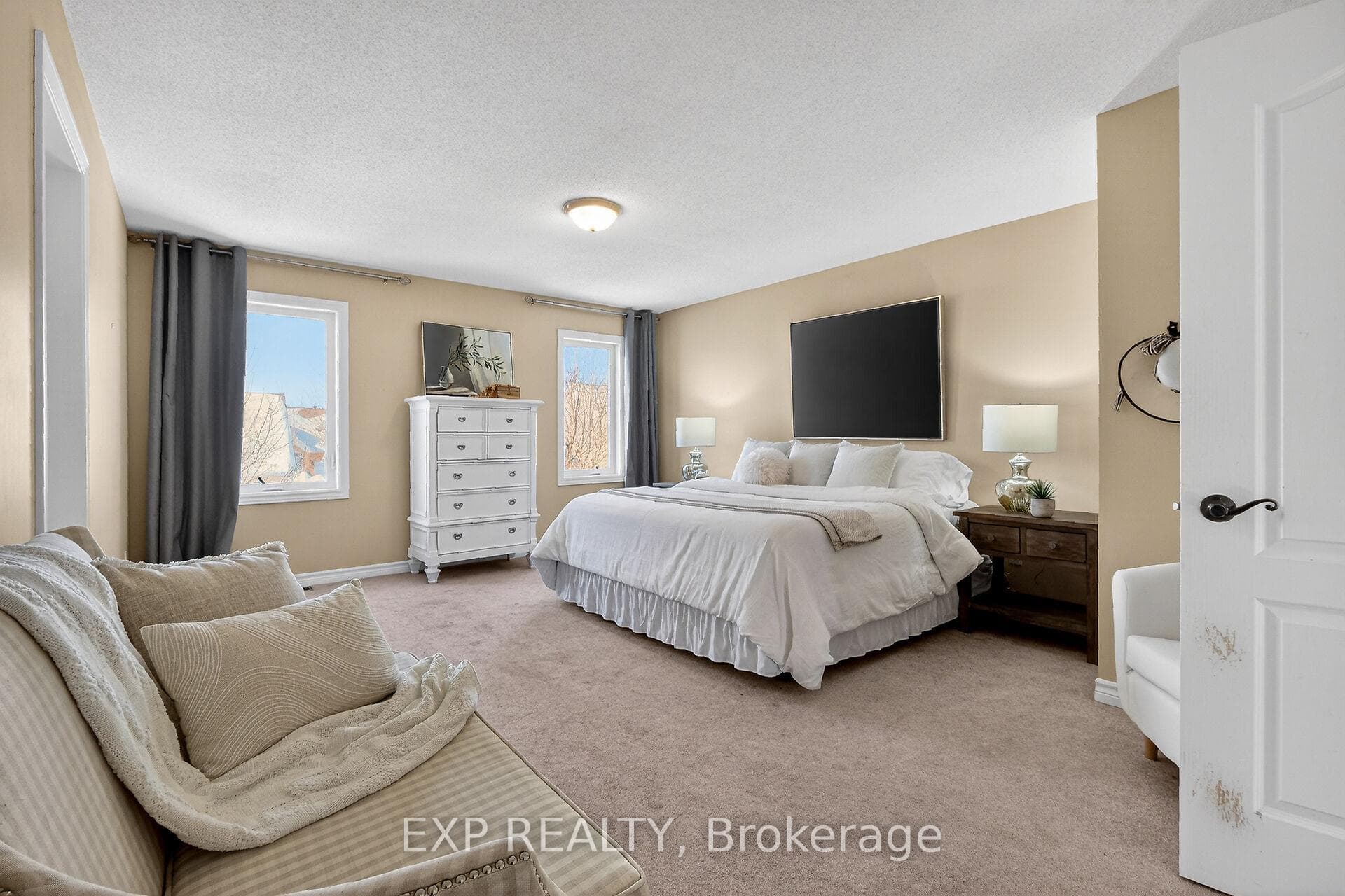 32 Olde Towne. Avenue photo 18