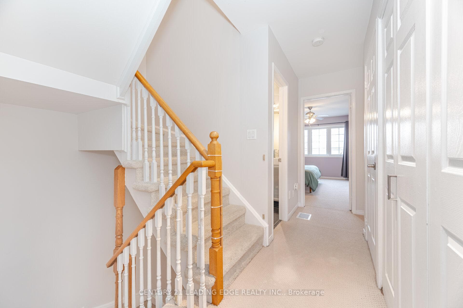 2527 Gerrard Street photo 12