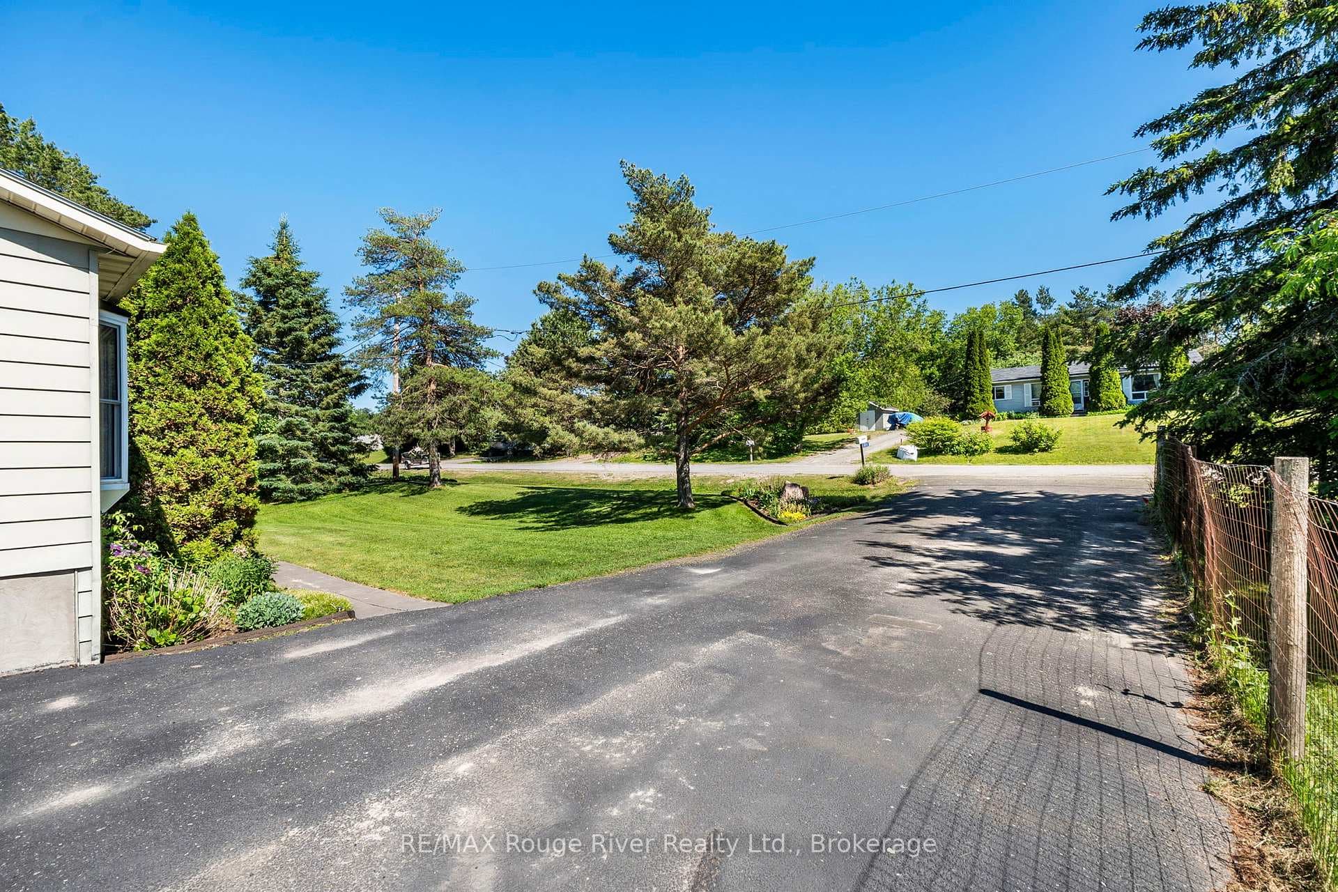 8910 Lewis Court photo 4